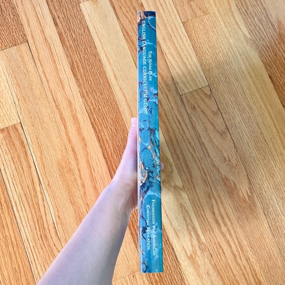 The Noah Plan English Language Curriculum Guide book Kintergarten-12th grade - Picture 2 of 9